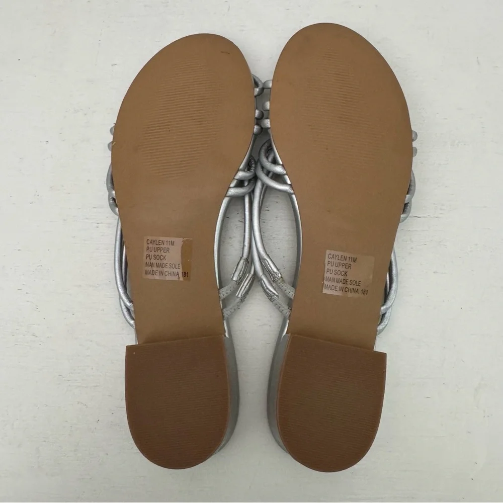 Steve Madden Caylen Strappy Toe Loop Sandals Silver Size 11